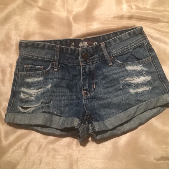 Hollister Short-Short Low Rise Shorts - Picture 2 of 4